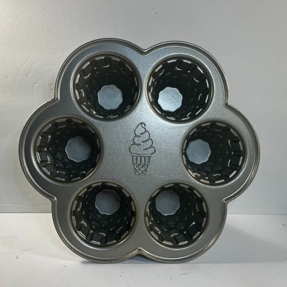 Nordic Ware Ice Cream Cone Cupcake Pan Cast Aluminum Baking Pan Nordicware - Picture 1 of 4